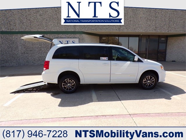 DODGE GRAND CARAVAN SXT in Irving