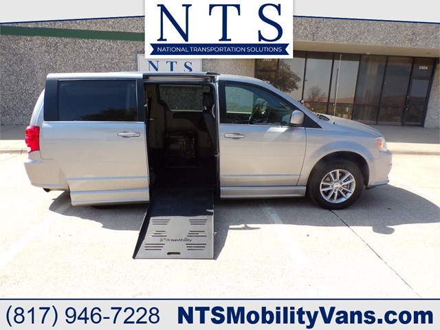 DODGE GRAND CARAVAN SXT in Irving