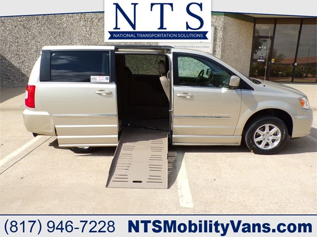 CHRYSLER TOWN & COUNTRY TOURING in Irving