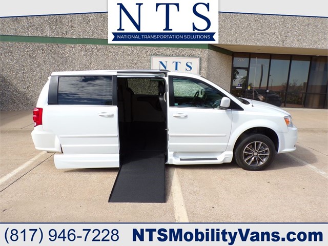 DODGE GRAND CARAVAN SXT in Irving