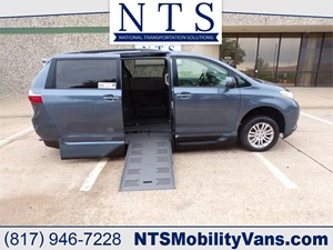Picture of a 2017 TOYOTA SIENNA XLE-NAV