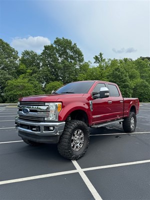 Picture of a 2017 Ford F-250 SD Lariat Crew Cab 4WD