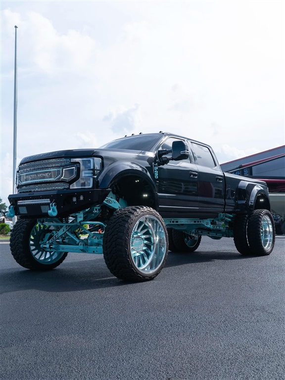 2022 Ford F-450 Super Duty Limited's photo