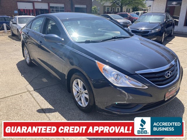 HYUNDAI SONATA GLS in Akron