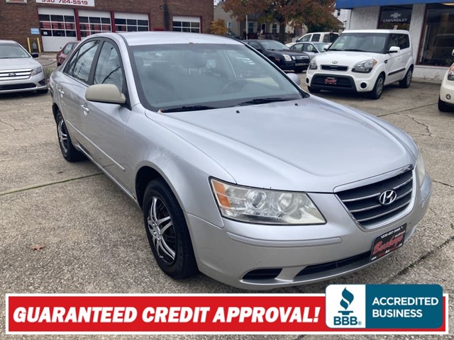 HYUNDAI SONATA GLS in Akron