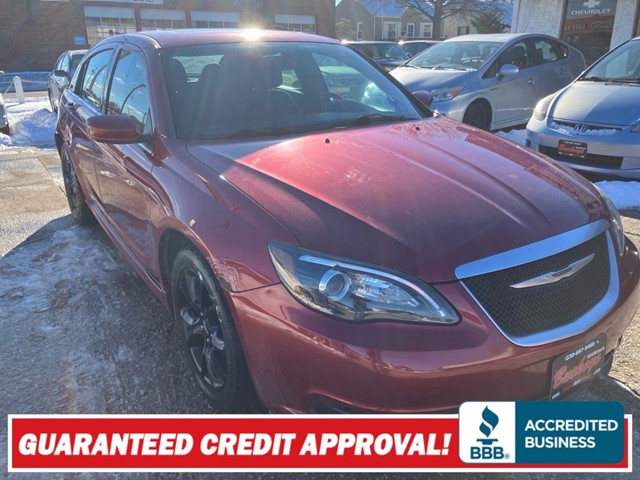 CHRYSLER 200 TOURING in Akron