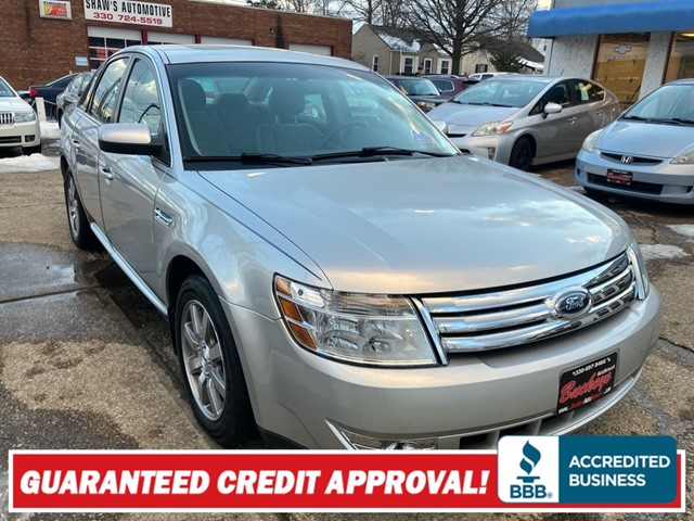 FORD TAURUS SEL in Akron