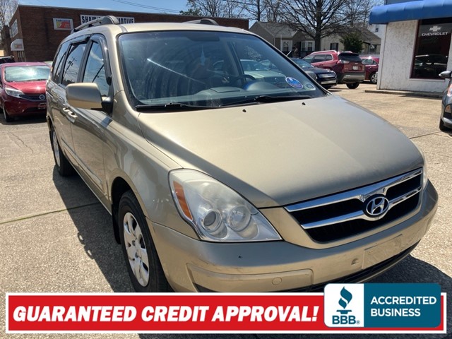 HYUNDAI ENTOURAGE GLS in Akron