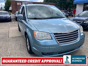 2008 CHRYSLER TOWN & COUNTRY TOURING Akron OH