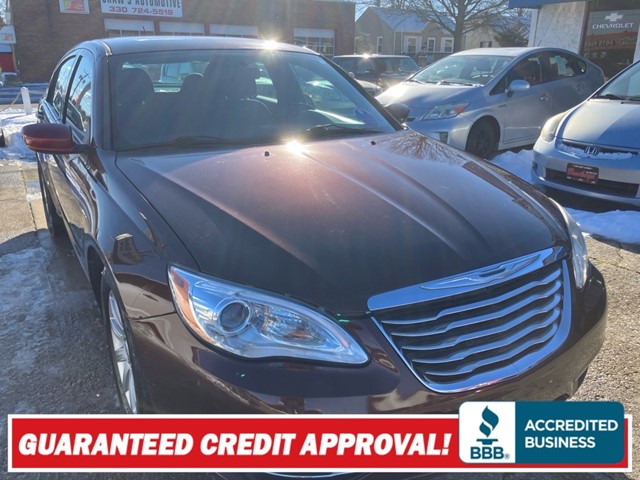CHRYSLER 200 TOURING in Akron