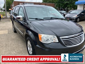 2011 CHRYSLER TOWN & COUNTRY TOURING L Akron OH