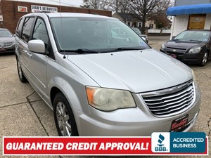 2012 CHRYSLER TOWN & COUNTRY TOURING Akron OH
