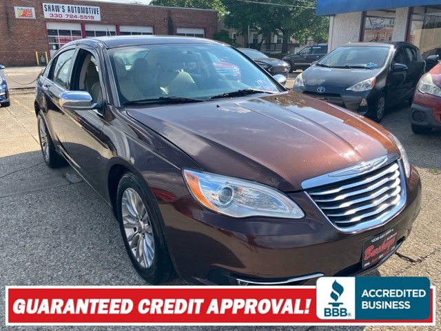 CHRYSLER 200 LIMITED in Akron