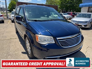 2015 CHRYSLER TOWN & COUNTRY TOURING Akron OH