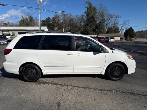 2005 Toyota Sienna LE 8 Passenger