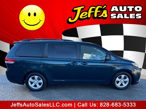 2011 Toyota Sienna LE 7-Passenger Auto Access Seat