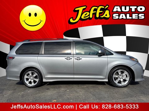 2013 Toyota Sienna SE 8-Passenger