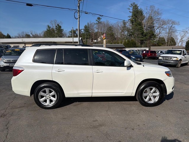 Toyota Highlander Base in Leicester