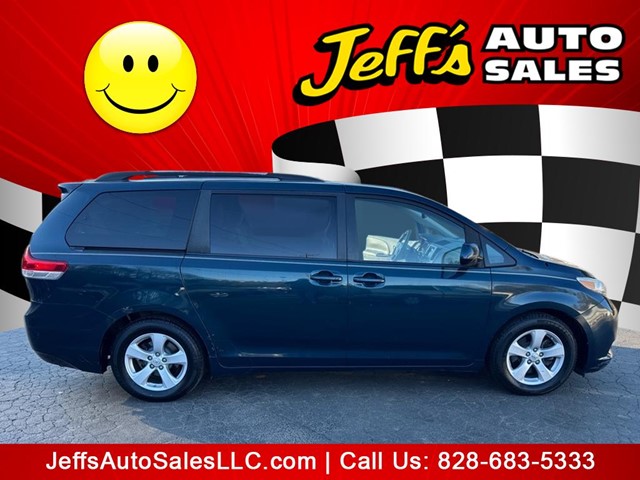 Toyota Sienna LE 7-Passenger Auto Access Seat in Asheville