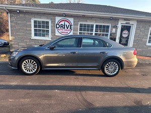 Picture of a 2016 Volkswagen Passat SE PZEV 6A w/ Sunroof & Nav