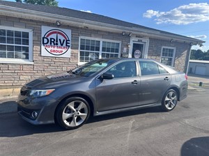 Picture of a 2014 Toyota Camry SE