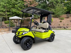 Picture of a 2019 Yamaha EFI DRIVE 2 Gas Cart