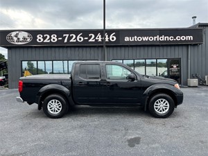 Picture of a 2017 Nissan Frontier SV Crew Cab 5AT 4WD