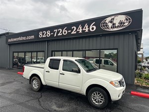 2017 Nissan Frontier SV  Crew Cab 5AT 4WD for sale by dealer