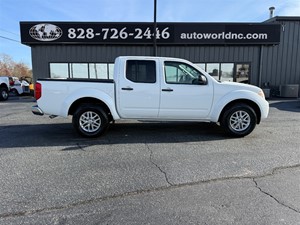 Picture of a 2016 Nissan Frontier SV Crew Cab 5AT 4WD
