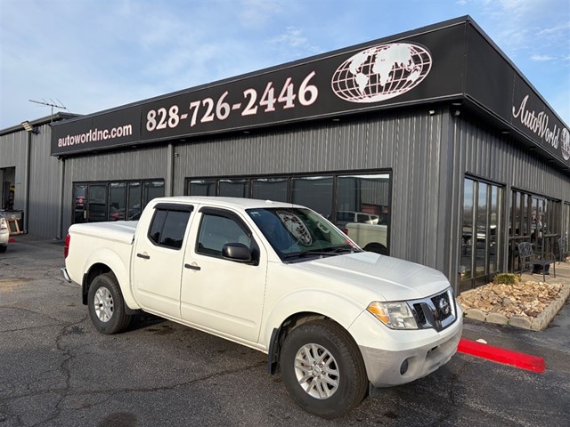 Nissan Frontier SV Crew Cab 5AT 4WD in Lenoir