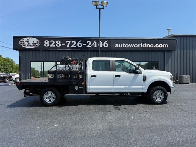 Ford F-250 SD XL Crew Cab 4WD in Lenoir