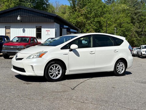 2013 Toyota Prius v Five