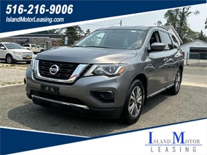 Picture of a 2019 Nissan Pathfinder 4x4 S 4x4 S
