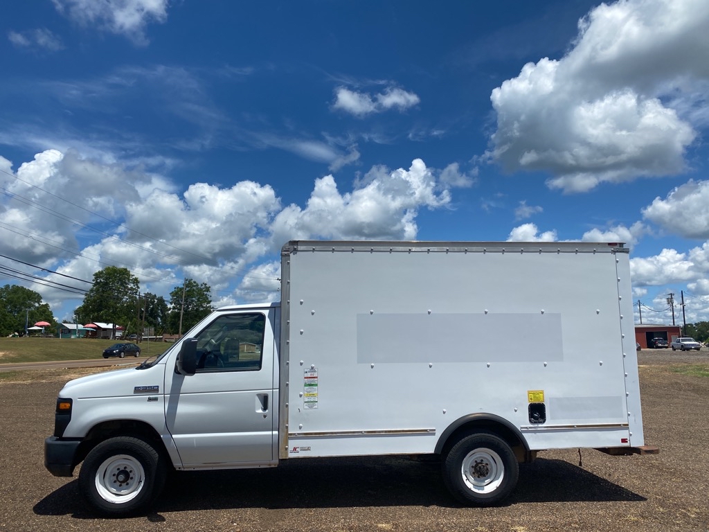 2014 Ford E-Series Cutaway Base's photo