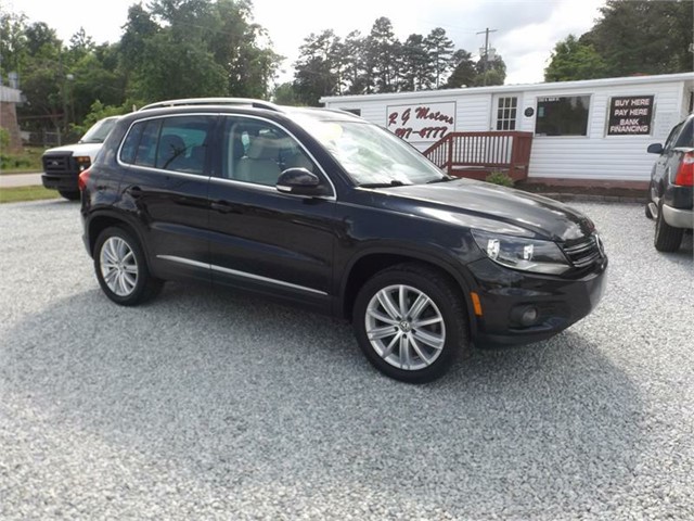 VOLKSWAGEN TIGUAN S/SE/SEL in Roxboro