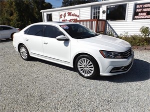 Picture of a 2016 VOLKSWAGEN PASSAT SE