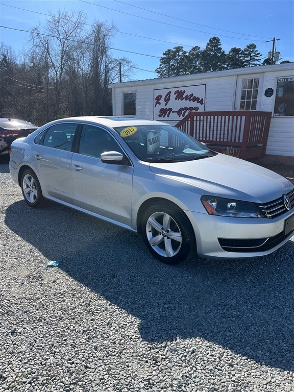 Volkswagen Passat 2.5L SE w/Sunroof in Roxboro