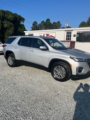 Picture of a 2022 Chevrolet Traverse LT