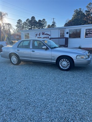 Picture of a 2010 Mercury Grand Marquis LS