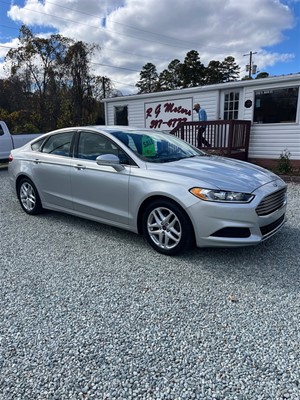 Picture of a 2015 Ford Fusion SE