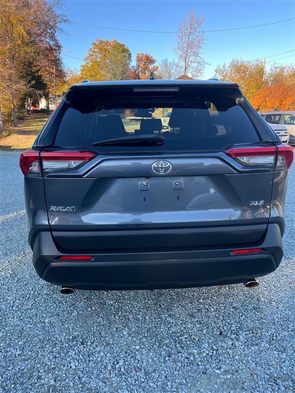 2020 Toyota RAV4 XLE Premium photo 2