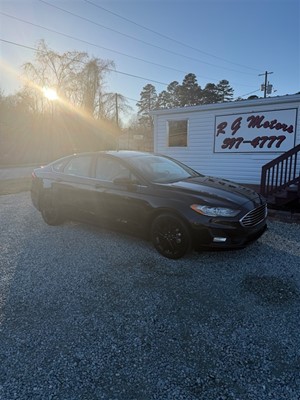 Picture of a 2020 Ford Fusion SE