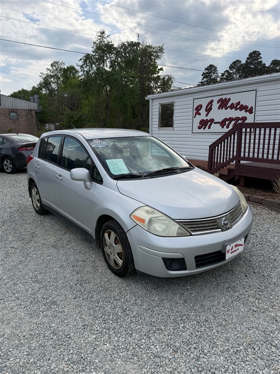 2008 Nissan Versa's photo