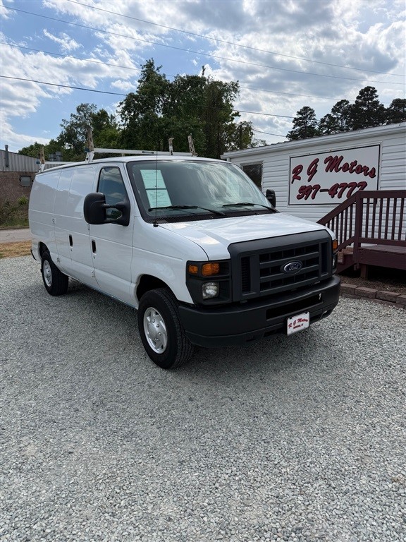 Ford Econoline E-250 in Roxboro