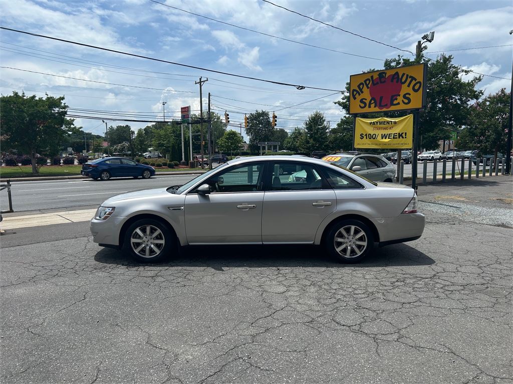 2008 Ford Taurus SEL's photo