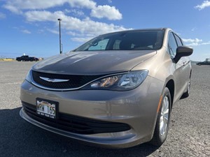 Picture of a 2017 Chrysler Pacifica Touring Minivan 4D