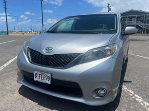 Picture of a 2011 Toyota Sienna SE Minivan 4D
