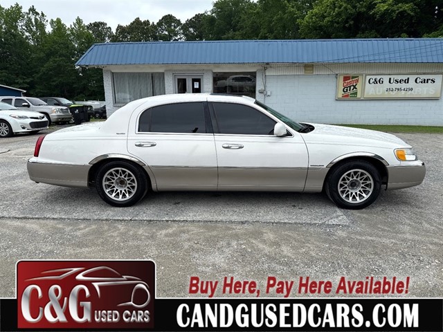 Lincoln Town Car Signature in Robersonville