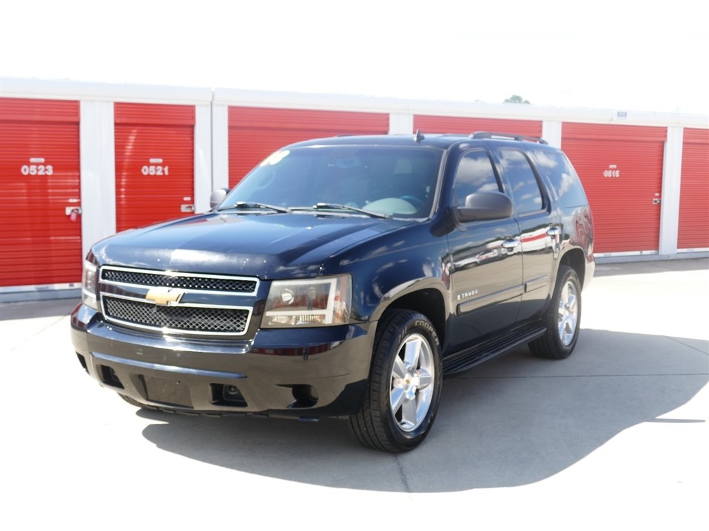 2008 Chevrolet Tahoe LS photo 2