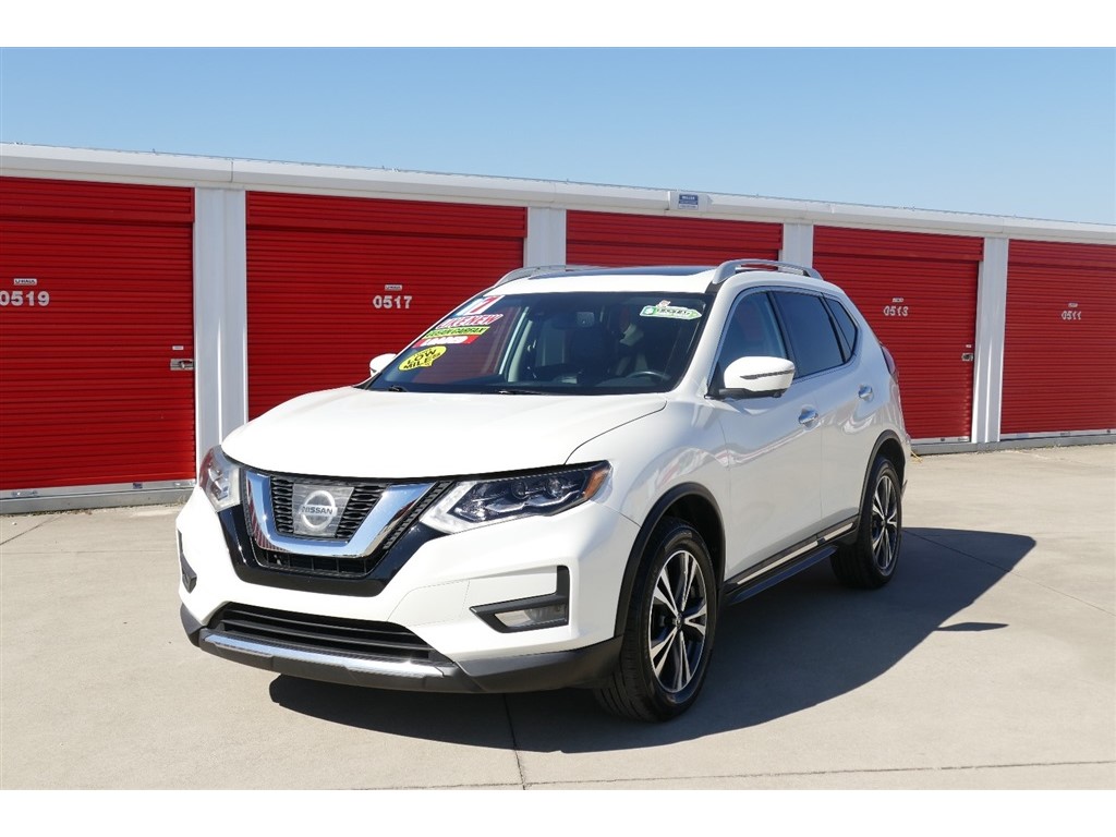 2017 Nissan Rogue SL photo 2